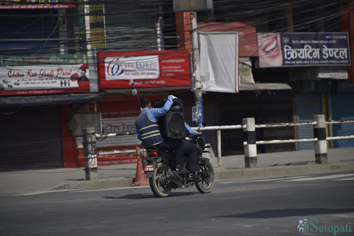 https://raracms.setopati.com/uploads/shares/2020/sujita/lockdown kathmandu/Roads (1).JPG